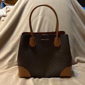 Michael Kors Satchel/Crossbody